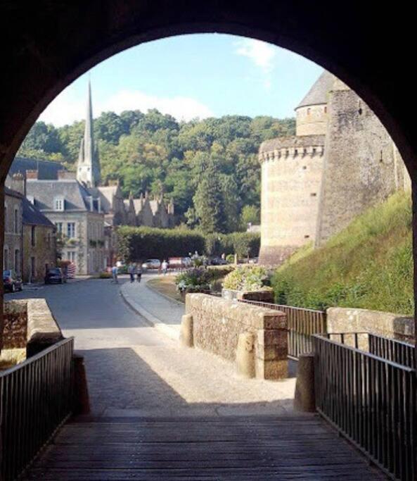 House At The Foot Of The Castle Of Fougeres Villa Exterior photo
